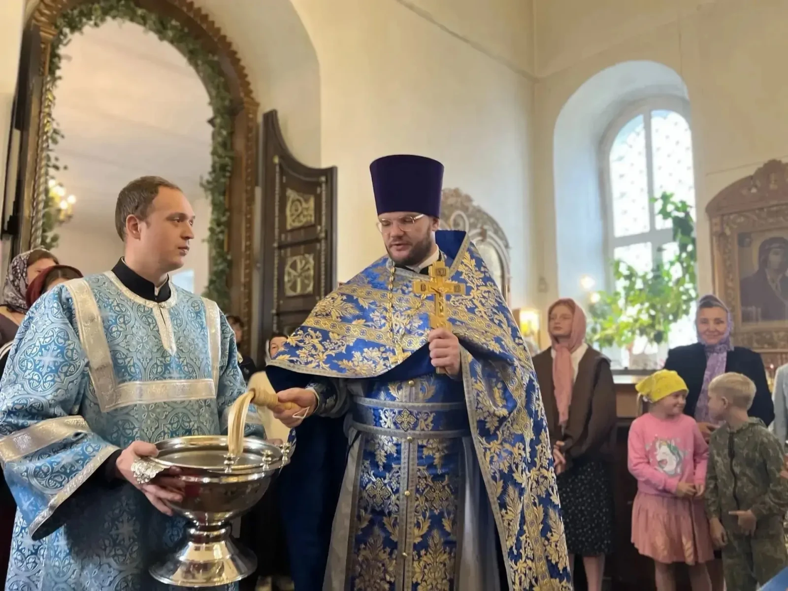 Воскресная литургия и молебен перед началом учебного года. Воскресная литургия и молебен перед началом учебного года.