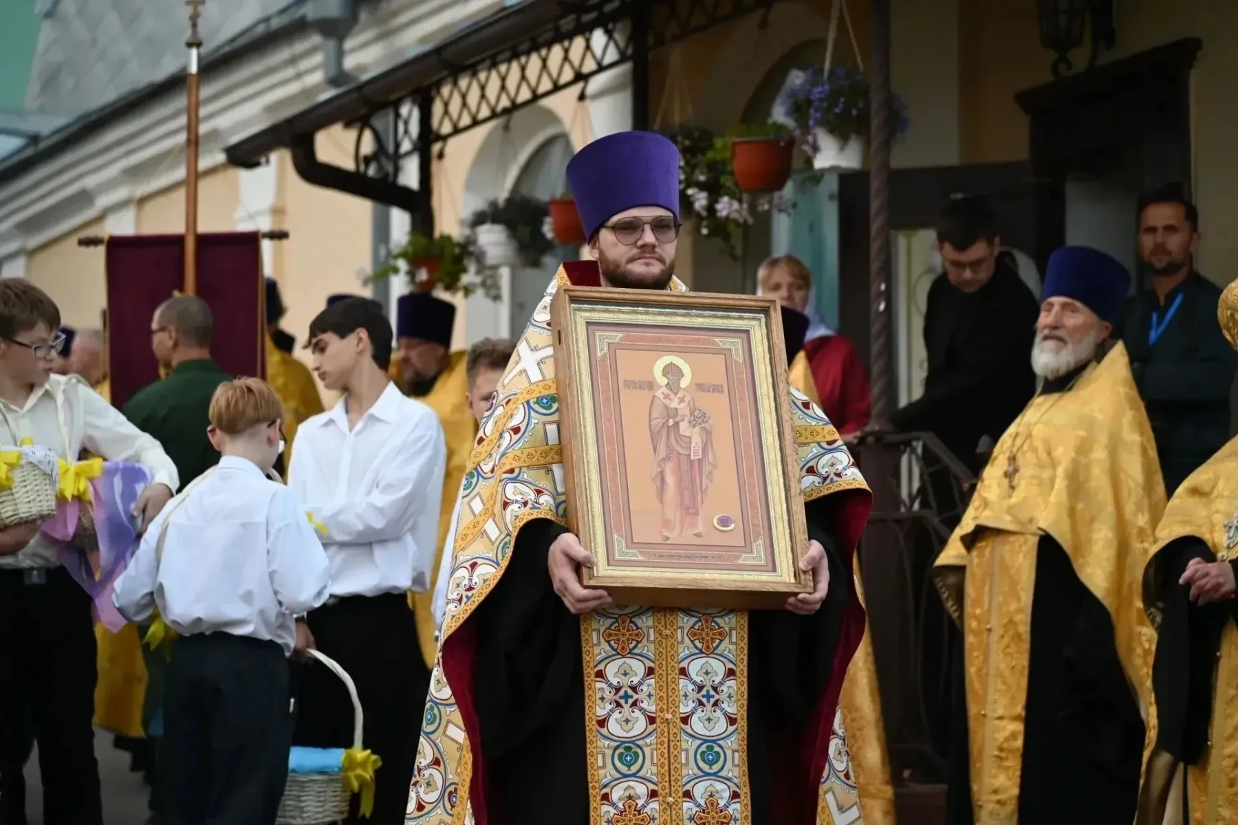 Смоленск принял великую христианскую святыню: в город привезли десницу святителя Спиридона. Смоленск принял великую христианскую святыню: в город привезли десницу святителя Спиридона.