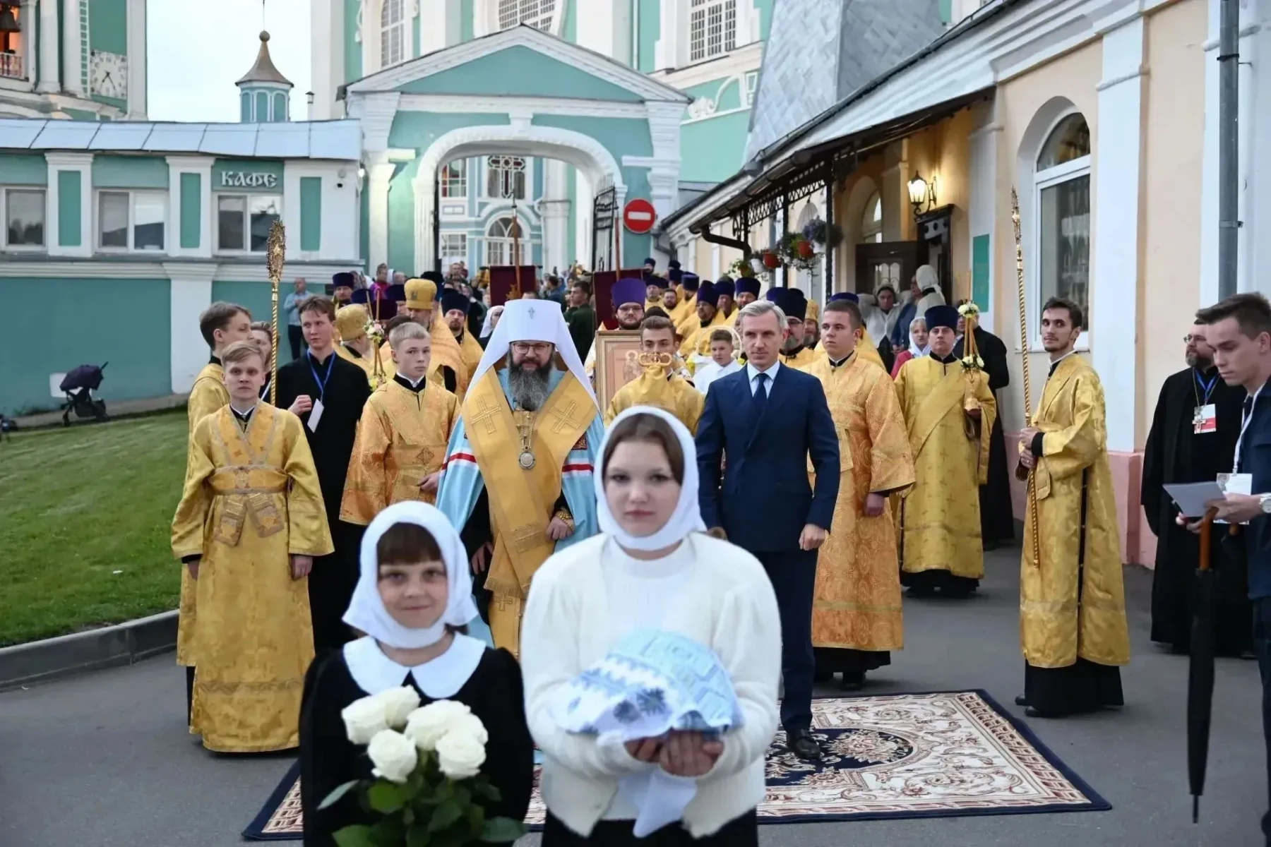 Смоленск принял великую христианскую святыню: в город привезли десницу святителя Спиридона. Смоленск принял великую христианскую святыню: в город привезли десницу святителя Спиридона.