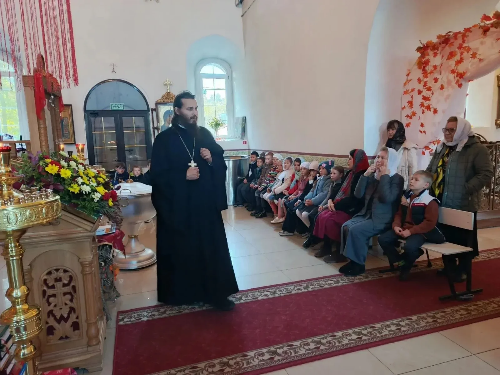 Первоклассники православной гимназии побывали в храме Воскресения Словущего. Первоклассники православной гимназии побывали в храме Воскресения Словущего.