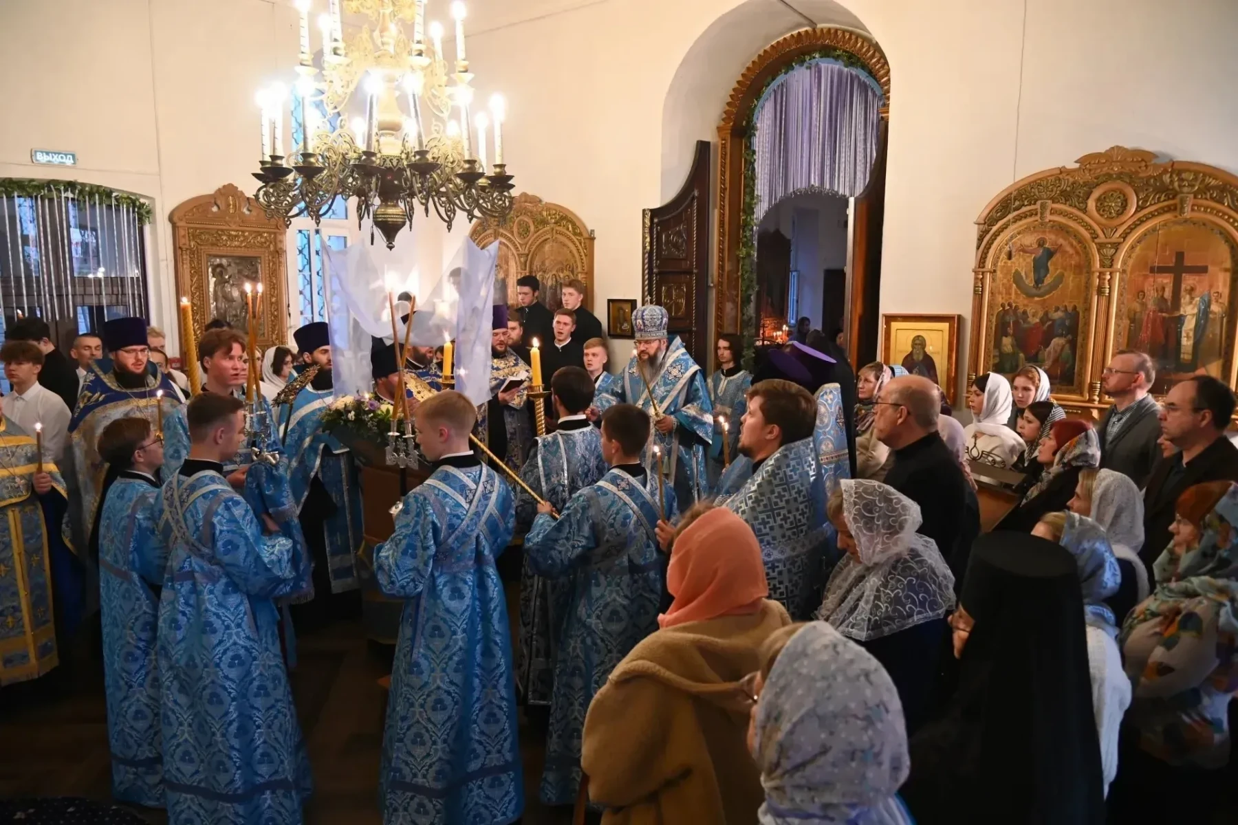 Всенощное бдение в канун Покрова в семинарии.
