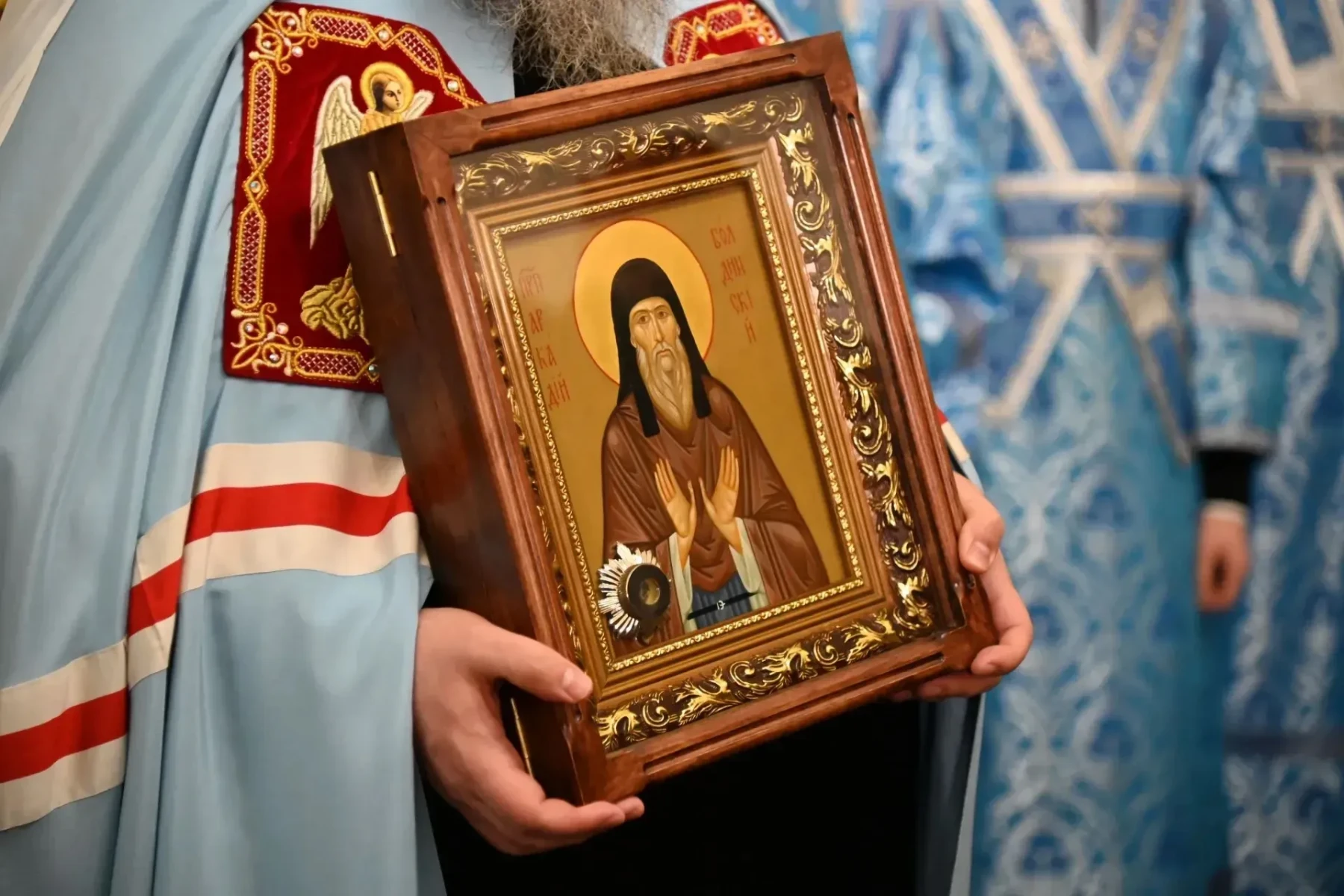 Семинарии передана икона с мощами преподобного Аркадия Болдинского.