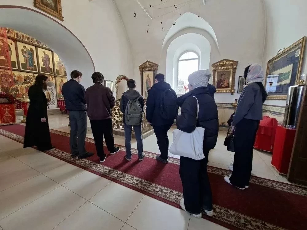 Студенты-социологи СмолГУ посетили храм Воскресения Словущего Студенты-социологи СмолГУ посетили храм Воскресения Словущего