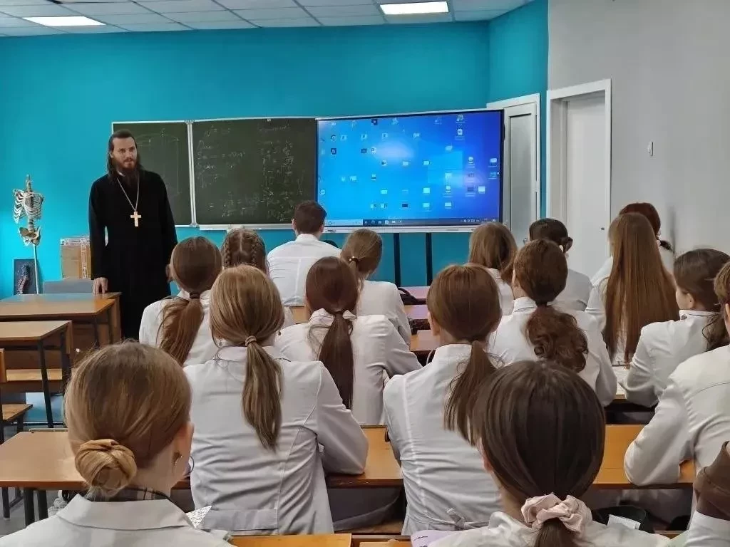 Беседа со студентами медицинского колледжа Беседа со студентами медицинского колледжа